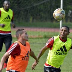 Angulo aún le duele el clásico: “El árbitro nos metió mucho pito”