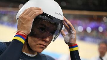 Colombia's Martha Bayona Pineda prepares to compete in a women's track cycling sprint qualifying round of the Paris 2024 Olympic Games at the Saint-Quentin-en-Yvelines National Velodrome in Montigny-le-Bretonneux, south-west of Paris, on August 9, 2024. (Photo by SEBASTIEN BOZON / AFP)