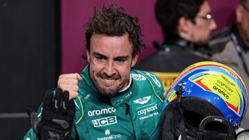 El piloto español Fernando Alonso celebra feliz la buena clasificación de hoy en Yeda.