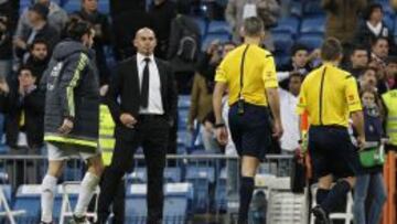 Paco, mirando a Iglesias Villanueva.