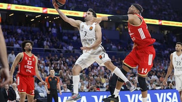 Facundo Campazzo penetra a canasta en el último partido de la fase regular de la Euroliga en el Movistar Arena frente al Estrella Roja.