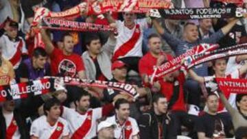 <b>ENFADADA. </b>La afición del Rayo Vallecano, durante un partido.