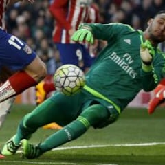 Keylor fue de lo poco salvable del Real Madrid en el derbi