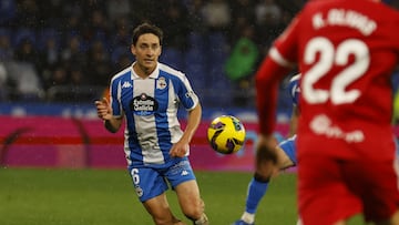 Alex Petxarroman, lateral del Deportivo, durante el partido contra el Cartagena en Riazor.