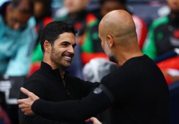 Efusivo saludo entre Mikel Arteta y Pep Guardiola