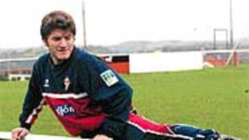 <B>POLIVALENTE</B>. Samuel puede jugar tanto en el centro del campo como en la defensa, aspecto que no ha sido ignorado por Marcelino García.