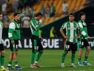 Los jugadores, tras la caída ante el Braga.