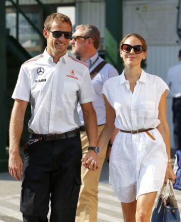 Jenson Button y su novia Jessica Michibata.