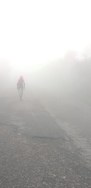 El ciclista colombiano del Arkéa - Samsic continúa preparando el reinicio de temporada y trabaja en las carreteras de Boyacá.