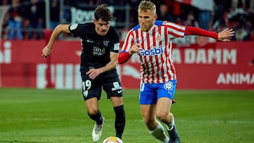 Samu Saiz, junto a Jozabed S&aacute;nchez, del M&aacute;lagaz. 