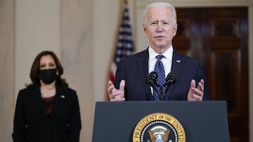 El presidente Joe Biden, acompa&ntilde;ado por la vicepresidenta Kamala Harris, habla el martes 20 de abril de 2021 en la Casa Blanca en Washington, luego de que el ex oficial de polic&iacute;a de Minneapolis Derek Chauvin fuera declarado culpable de asesinato y homicidio involuntario por la muerte de George Floyd. 