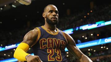 BOSTON, MA - MAY 25: LeBron James #23 of the Cleveland Cavaliers celebrates his dunk in the third quarter against the Boston Celtics during Game Five of the 2017 NBA Eastern Conference Finals at TD Garden on May 25, 2017 in Boston, Massachusetts. NOTE TO USER: User expressly acknowledges and agrees that, by downloading and or using this photograph, User is consenting to the terms and conditions of the Getty Images License Agreement. Elsa/Getty Images/AFP
== FOR NEWSPAPERS, INTERNET, TELCOS & TELEVISION USE ONLY ==
