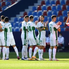 Aprobados y suspensos en el Elche: Boyé pelea y Tete golpea