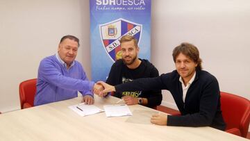 Pulido amplía su contrato con el Huesca hasta el 2022