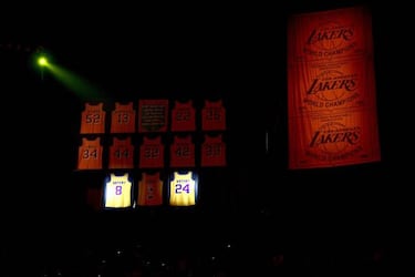 El '8' y el '24' quedan retirados; Magic proclama a Kobe Bryant "el mejor 'Laker' de la historia"