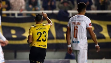 Futbol, San Luis de Quillota vs Cobreloa.
Fecha 14, campeonato de Ascenso 2023.
El jugador de San Luis Juan Mendez celebra su gol contra Cobreloa durante el partido de primera division B realizado en el estadio Lucio Farina de Quillota, Chile.
27/05/2023
Andres Pina/Photosport

Football, San Luis de Quillota vs Cobreloa.
14th turn, 2023 Promotion to fisrt division Championship.
San Luis’s player Juan Mendez celebrates after scoring against Cobreloa during the first B division match at the Lucio Farina stadium in Quillota, Chile.
27/05/2023
Andres Pina/Photosport