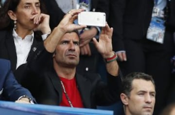 Luis Figo no se lo quiso perder. 