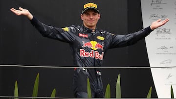 Max Verstappen en el podio de Brasil.