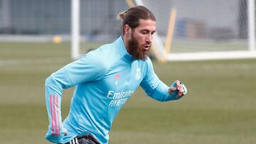 Ramos ya toca balón