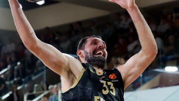 Mirotic naufraga ante un imponente Micic