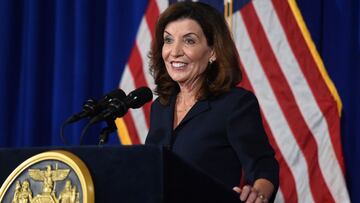 La vicegobernadora de Nueva York, Kathy Hochul, habla durante una conferencia de prensa el d&iacute;a despu&eacute;s de que el gobernador Andrew Cuomo anunciara su renuncia en el Capitolio del Estado de Nueva York, en Albany, Nueva York, EE. UU., El 11 de agosto de 2021. 