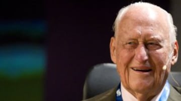Presidente de FIFA de 1974 a 1998. Murió a los 100 años.