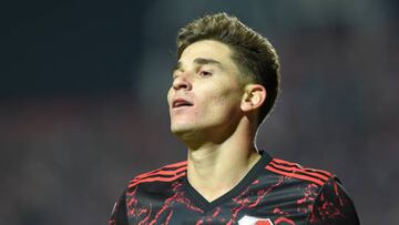 SANTA FE, ARGENTINA - JUNE 19: Julián Álvarez of River Plate celebrates after scoring his team's third goal during a match between Union and River Plate as part of Liga Profesional 2022 at Estadio 15 de Abril on June 19, 2022 in Santa Fe, Argentina. (Photo by Luciano Bisbal/Getty Images)