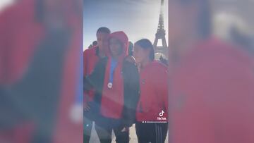 Las jugadoras visitaron la capital francesa antes de llegar a Colombia.