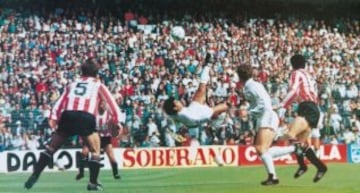 El 10 de abril de 1988, Hugo realizó una genial chilena ante el Logroñés. El gol dio la vuelta al mundo.