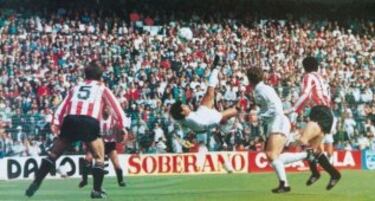 El 10 de abril de 1988, Hugo realizó una genial chilena ante el Logroñés. El gol dio la vuelta al mundo.