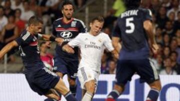 Denis Cheryshev, en el momento en que es objeto de penalti en el partido de Lyon.