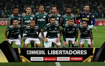 Soccer Football - Copa Libertadores - Palmeiras v Colo Colo - Allianz Parque, Sao Paulo, Brazil - October 3, 2018   Palmeiras team group before the match                REUTERS/Paulo Whitaker