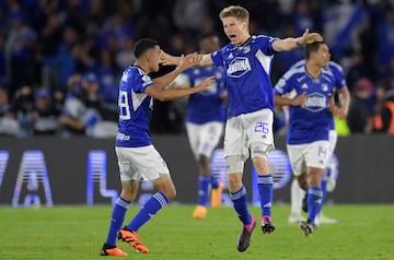 Millonarios celebra el título de la Liga BetPlay tras derrotar a Atlético Nacional este sábado en el estadio El Campín.