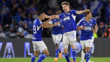 Andrés Llinás y Stiven Vega celebrando un gol con Millonarios ante Atlético Nacional en la final de la Liga BetPlay.