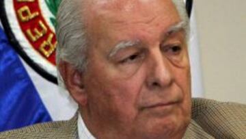 Fotografía de archivo tomada el 24 de noviembre del 2008 que muestra al argentido Eduardo Deluca, entonces secretario general de la Confederación Sudamericana de Fútbol (CONMEBOL).