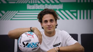 Riquelme, posando para AS en la Ciudad Deportiva del Betis.