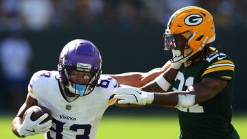 GREEN BAY, WISCONSIN - SEPTEMBER 29: Jalen Nailor #83 of the Minnesota Vikings carries the ball against Eric Stokes #21 of the Green Bay Packers during the first quarter of the game at Lambeau Field on September 29, 2024 in Green Bay, Wisconsin. Stacy Revere/Getty Images/AFP (Photo by Stacy Revere / GETTY IMAGES NORTH AMERICA / Getty Images via AFP)