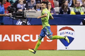 MLS (2018 - ): Seattle Sounders.

El peruano maravilló a todos en México y se consagró bicampeón de goleo, sin embargo, la MLS tocó la puerta y no dudó en marcharse. Actualmente, tiene a los Sounders en playoffs siendo pieza clave del equipo.