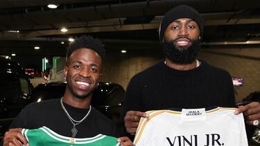 Vinicius Júnior y Jaylen Brown intercambiaron regalos durante una visita del brasileño a Estados Unidos en diciembre pasado.