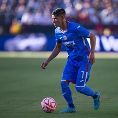 Uriel Antuna enciende focos rojos en Cruz Azul al salir de cambio por lesión