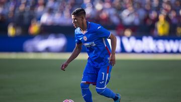 Uriel Antuna enciende focos rojos en Cruz Azul al salir de cambio por lesión