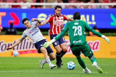 Se hunden las Chivas de Milito: otra derrota ahora ante Cruz Azul