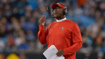 Nadie esperaba que Lovie Smith fuera despedido por los Tampa Bay Buccaneers.