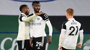 Fulham&#039;s English striker Ademola Lookman (L) celebrates with teammates after scoring the opening goal of the English Premier League football match between Leicester City and Fulham at King Power Stadium in Leicester, central England on November 30, 2