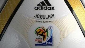 El balón de la final alcanza los 51.000 euros en una subasta