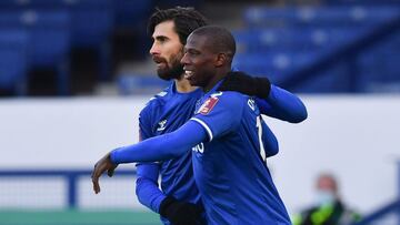 Docoure celebra con Andr&eacute; Gomes el gol que clasific&oacute; al Everton.