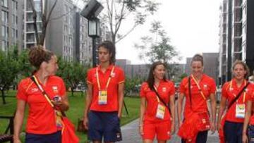 <b>ESPAÑA TOMÓ LA VILLA. </b>Los primeros 182 deportistas españoles que llegaron a Pekín ya se han instalado en la Villa Olímpica, entre ellos el equipo de natación sincronizada.