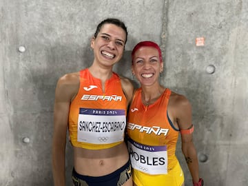 Irene Sánchez-Escribano y Carolina Robles, en la zona mixta del Stade de France.