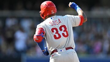 SAN DIEGO, CA - SEPTEMBER 04: Edmundo Sosa #33 of the Philadelphia Phillies pumps his fist as he rounds the bases after hititng a solo home run during the second inning of a baseball game against the San Diego Padres on September 4, 2023 at Petco Park in San Diego, California.   Denis Poroy/Getty Images/AFP (Photo by DENIS POROY / GETTY IMAGES NORTH AMERICA / Getty Images via AFP)