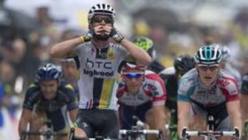 <b>VICTORIOSO. </b>Mark Cavendish celebra en el Tour uno de sus diez triunfos de la temporada 2011.